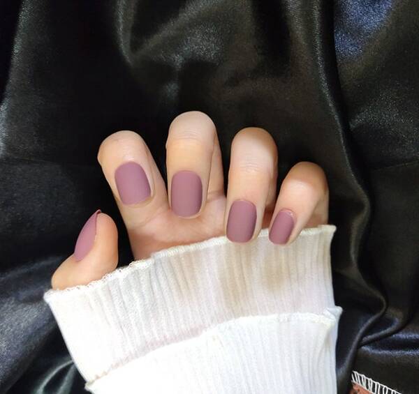 Matte short square salmon nails