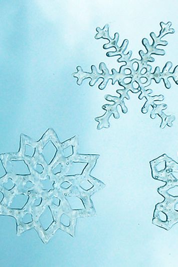 snowflake window clings made with hot glue