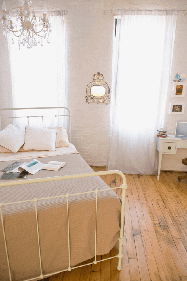 10 Things You Should Ban From Your Bedroom