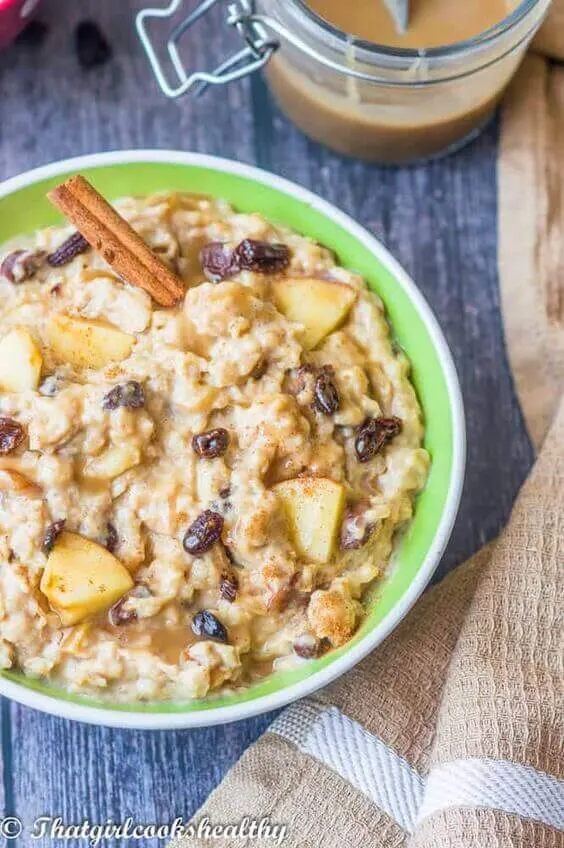 Overnight Slow Cooker Apple Cinnamon Oatmeal via @everythingabode